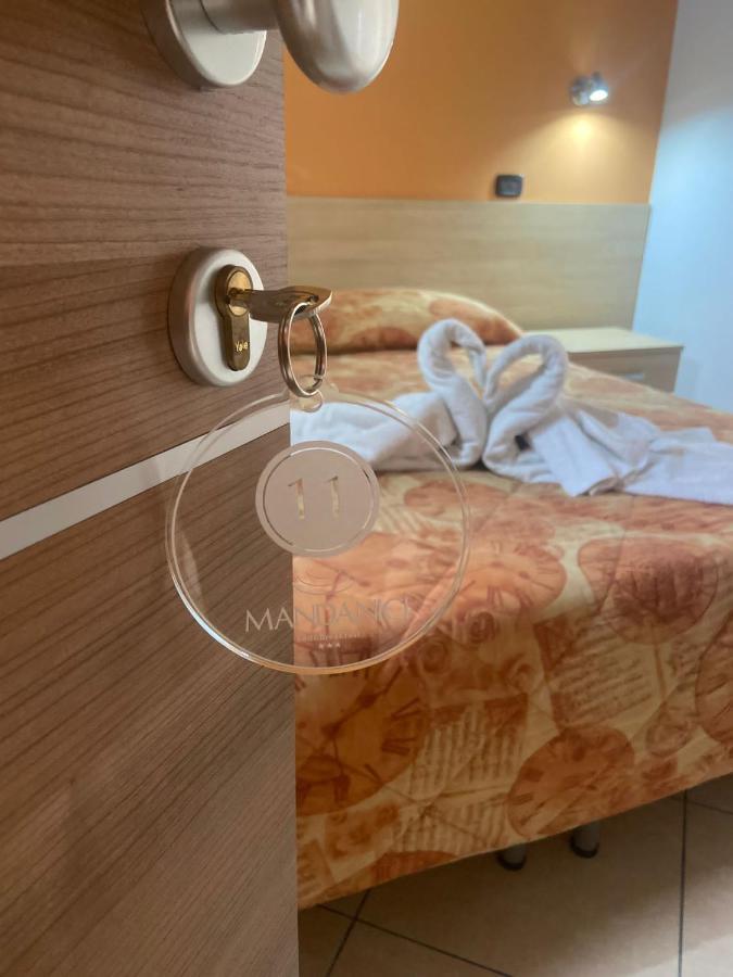 Mandanici :Borgo Marsalini Hotel Барселона-Поцо ди Гото Екстериор снимка