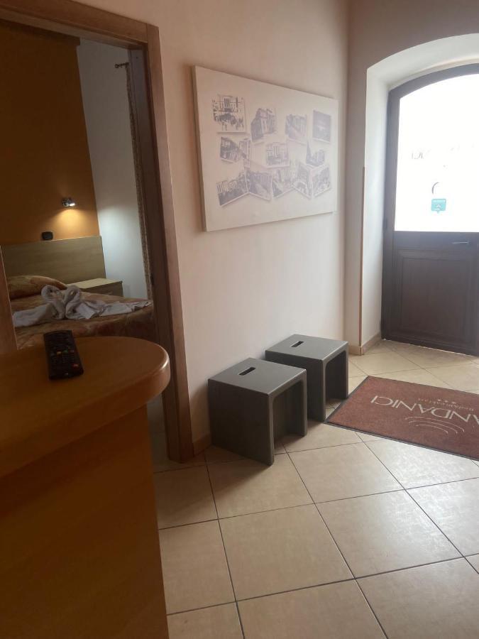 Mandanici :Borgo Marsalini Hotel Барселона-Поцо ди Гото Екстериор снимка