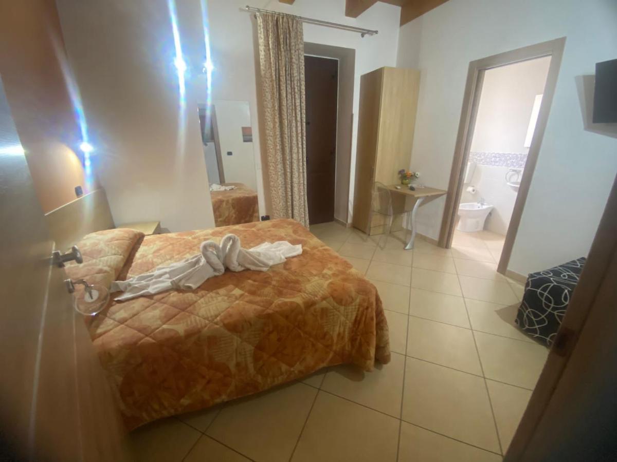 Mandanici :Borgo Marsalini Hotel Барселона-Поцо ди Гото Екстериор снимка