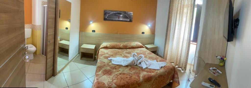 Mandanici :Borgo Marsalini Hotel Барселона-Поцо ди Гото Екстериор снимка