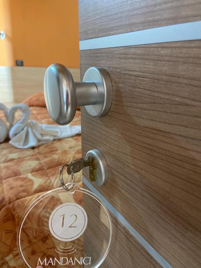 Mandanici :Borgo Marsalini Hotel Барселона-Поцо ди Гото Екстериор снимка