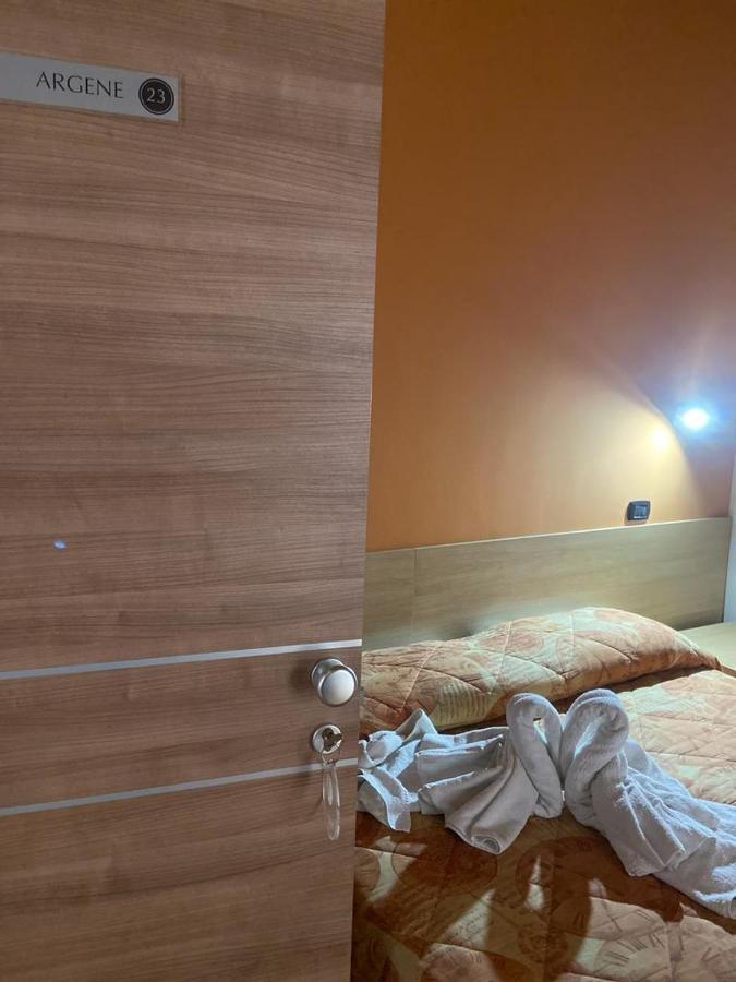 Mandanici :Borgo Marsalini Hotel Барселона-Поцо ди Гото Екстериор снимка