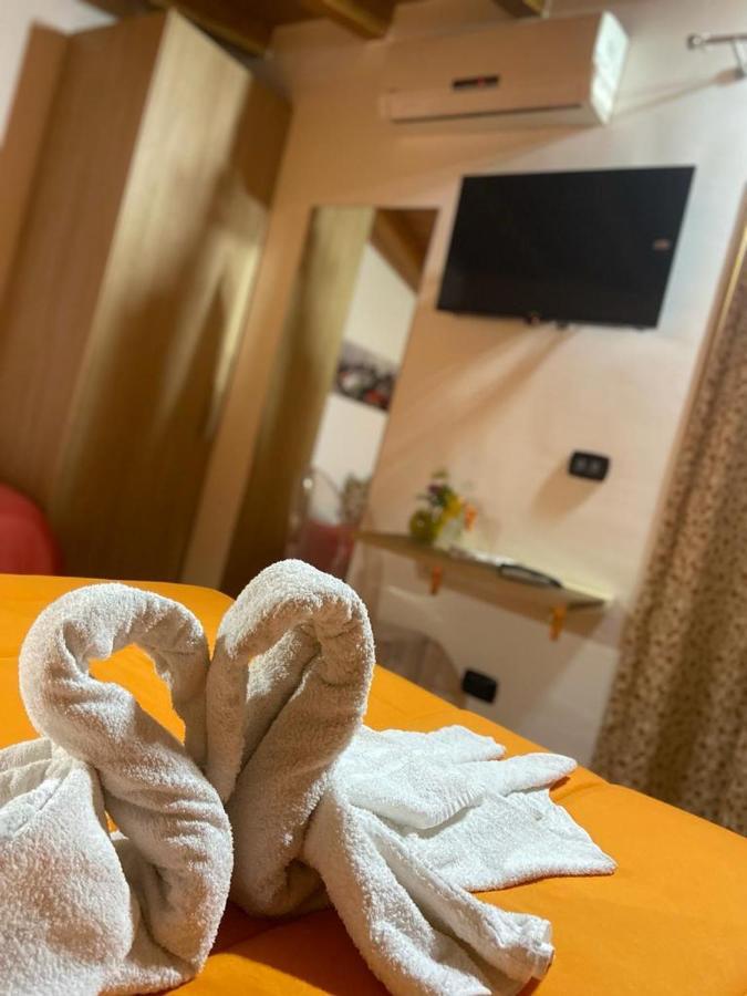 Mandanici :Borgo Marsalini Hotel Барселона-Поцо ди Гото Екстериор снимка
